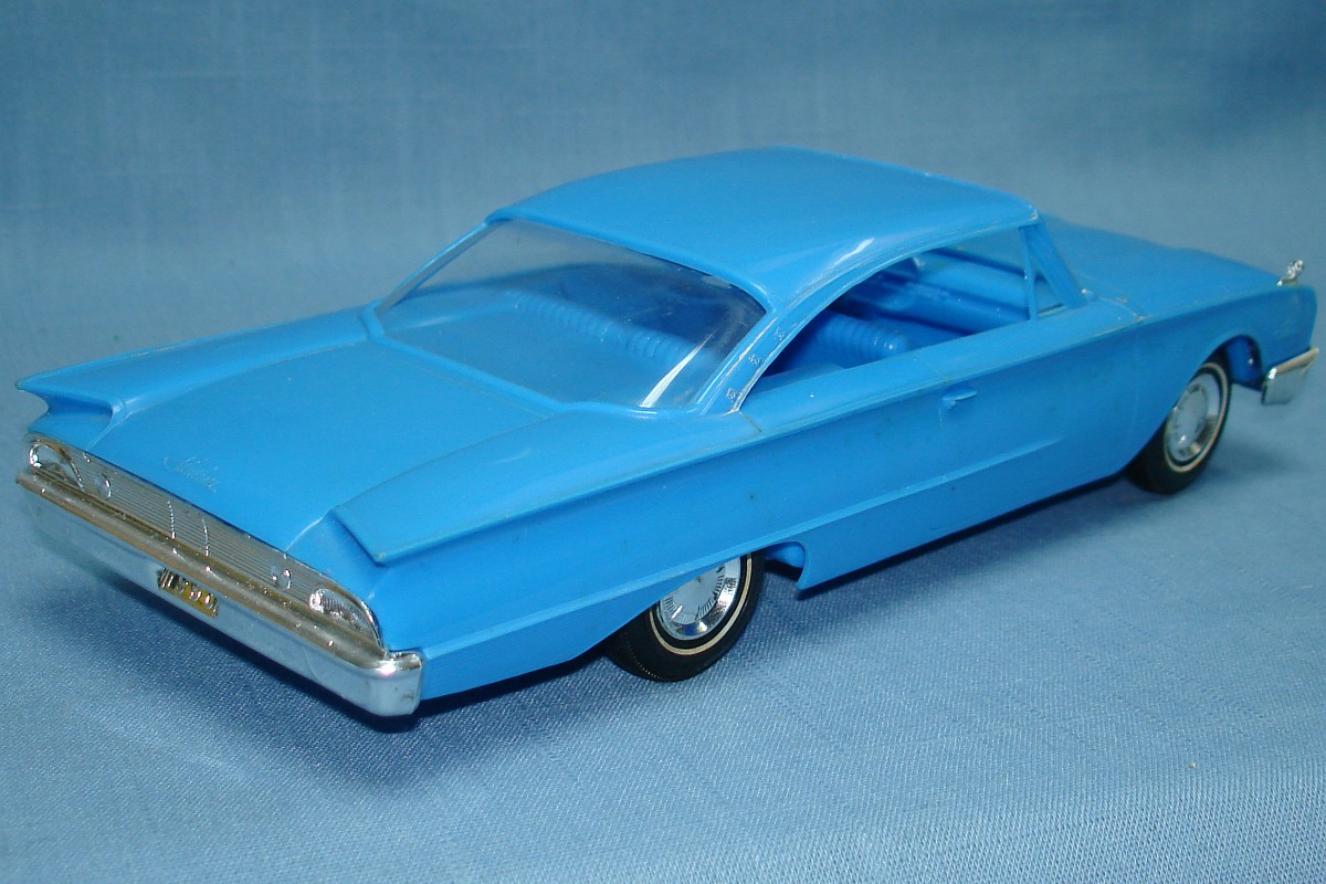 Vintage 1960 Ford Starliner Hardtop AMT Plastic Model Kit 4010 Stock Trunk