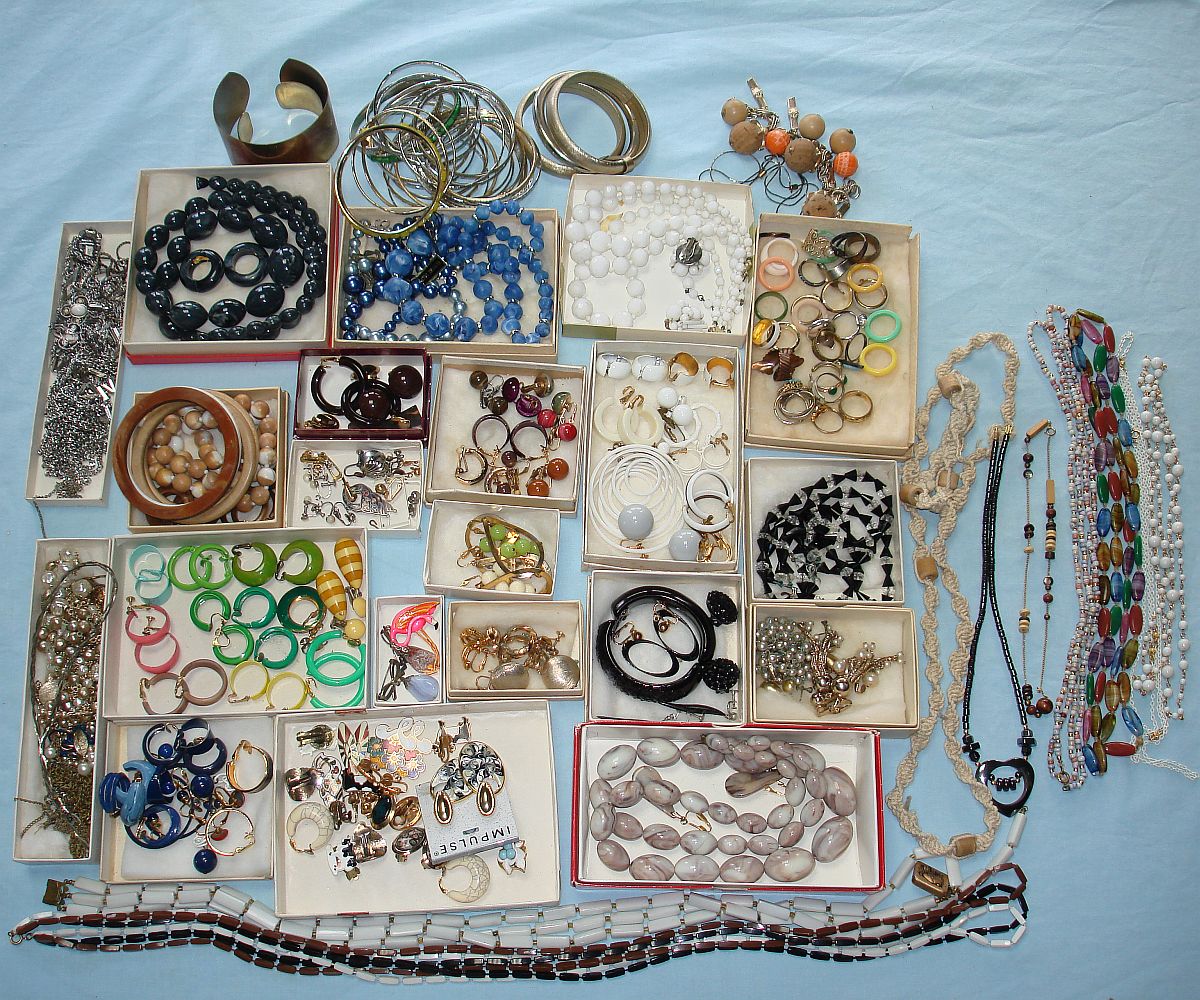 Vintage Costume Jewelry Necklaces Lot