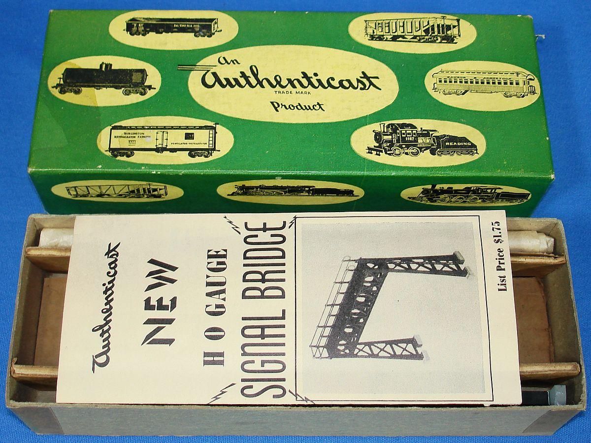 Vintage HO Gauge Comet Metal Products Authenticast Railroad Signal Bridge SB-1 Contents