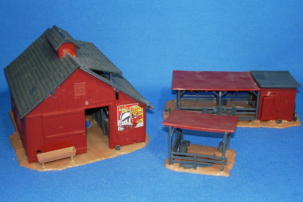 VINTAGE REVELL AUTHENTIC SCALE BUILDINGS FARM TOWN TRACKSIDE MODEL