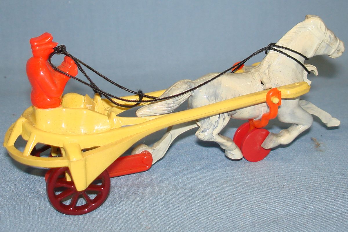 Vintage Hardy Racing Sulky Plastic Action Toy #20 Red Driver Yellow Buggy Vintage Hardy Racing Sulky Plastic Action Toy #20 Red Driver Yellow Buggy