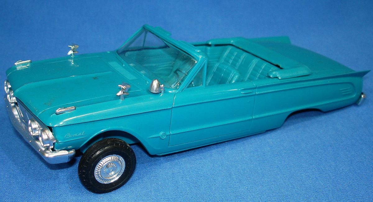 AMT_SIMPLE_EASY_ASSEMBLY_1963_FORD_MERCURY_COMET_2_DOOR_CONVERTIBLE_4310_PLASTIC_CAR_MODEL_KIT_PROMO_HOOD.JPG