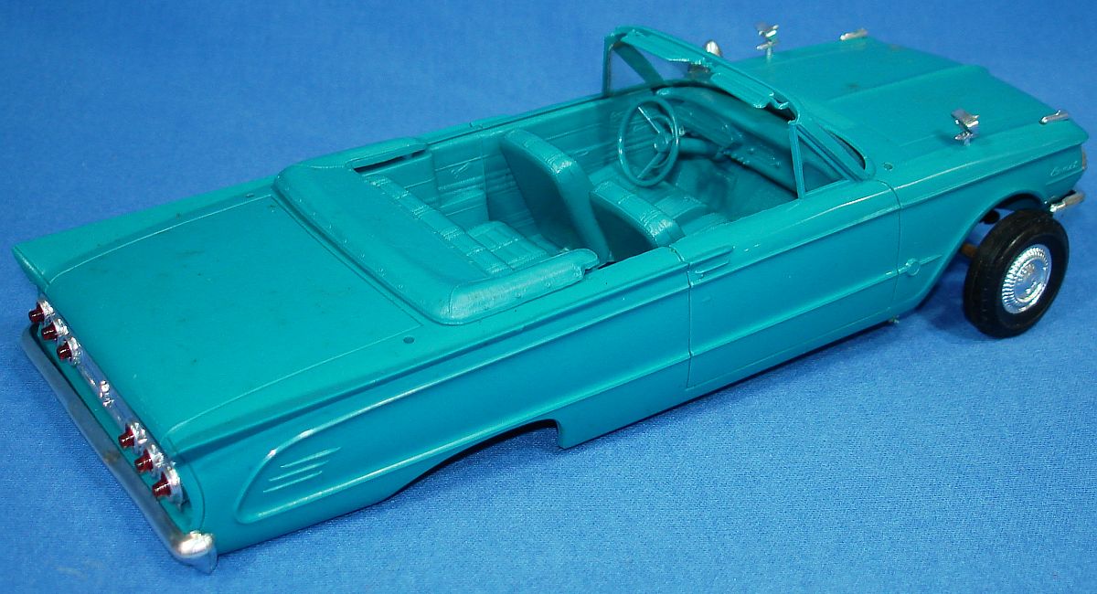 AMT_SIMPLE_EASY_ASSEMBLY_1963_FORD_MERCURY_COMET_2_DOOR_CONVERTIBLE_4310_PLASTIC_CAR_MODEL_KIT_PROMO_TRUNK.JPG