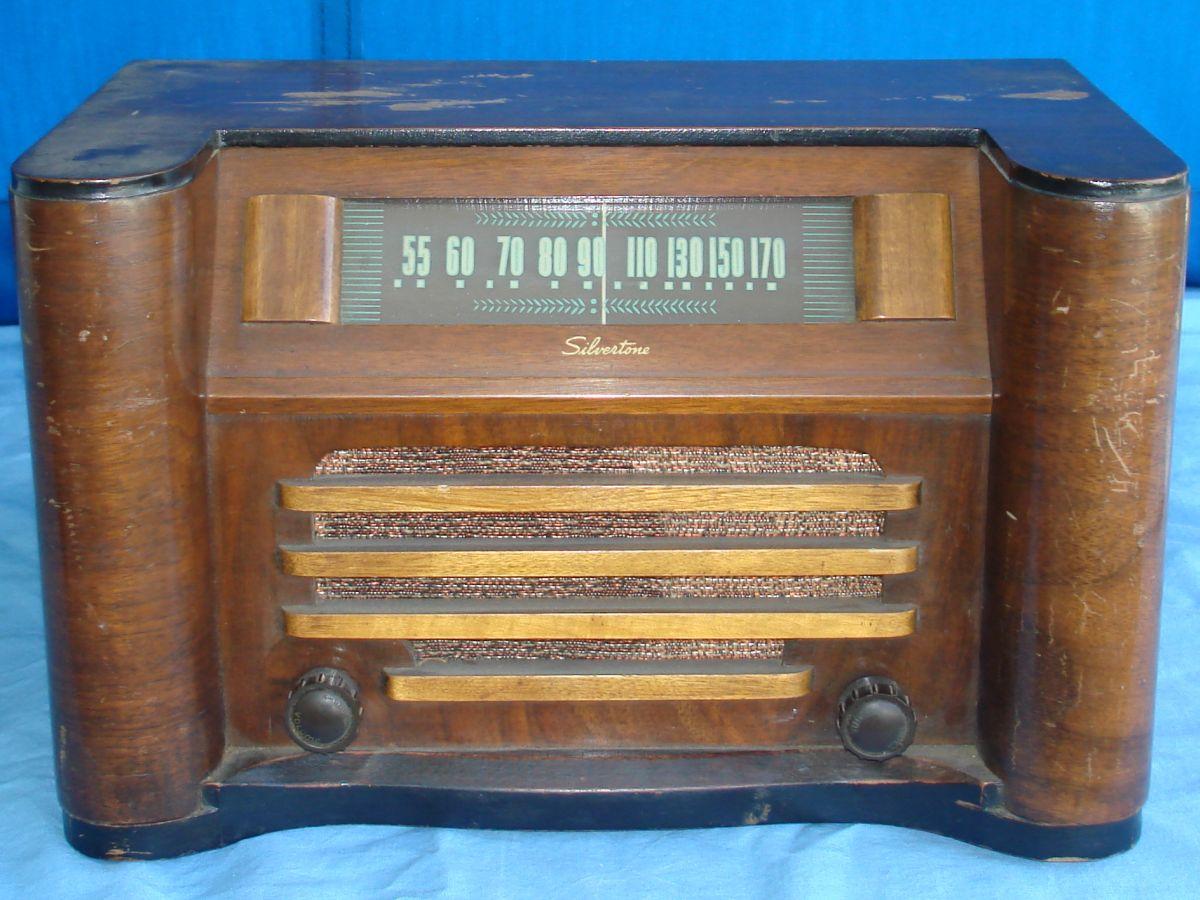 Vintage Sears Roebuck Silvertone Wood Cabinet Tube Table Radio