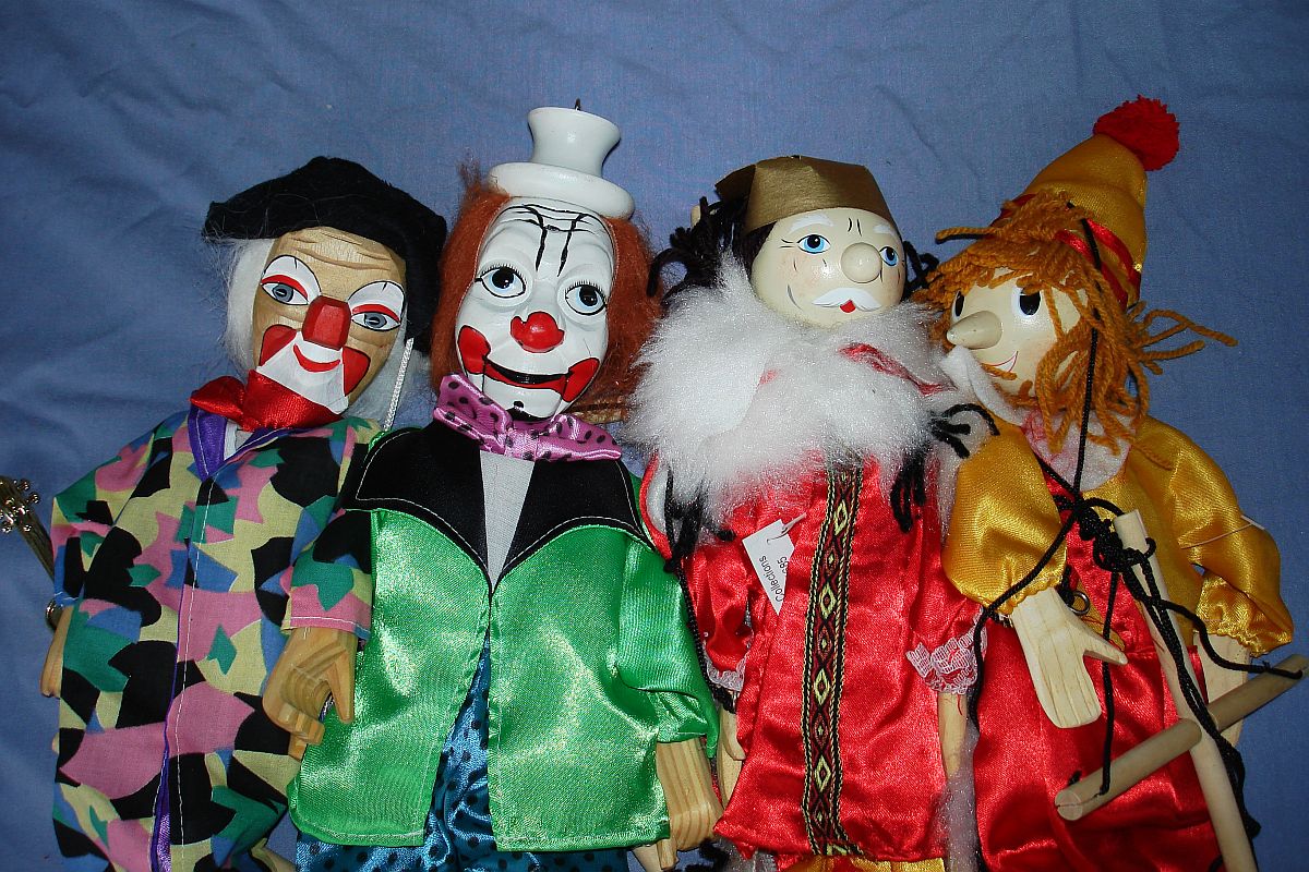 Modern Gospel Trading Inc Made In China Marionettes Puppets Clowns King Pinocchio