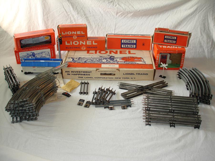 LIONEL 027 TRAIN COLLECTION SET TRACK TRAINS CARS BOXES - VintageToys 