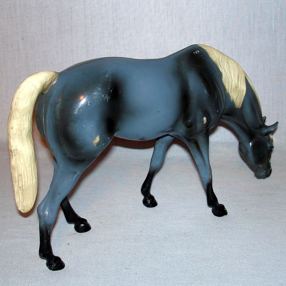 Hartland Statue Horse Tail