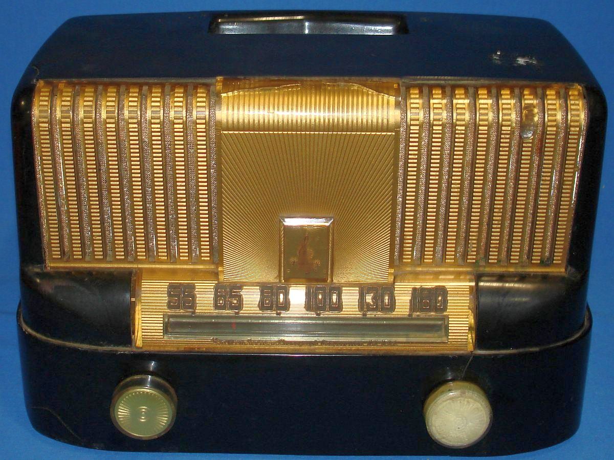 Emerson AM 1949 Raymond Loewy Bakelite Table Radio Model #561 Series B Case