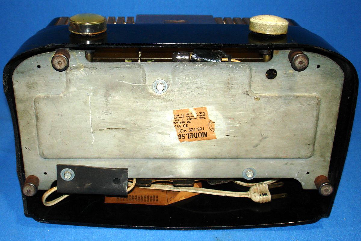 Emerson AM 1949 Raymond Loewy Bakelite Table Radio Model #561 Series A Base