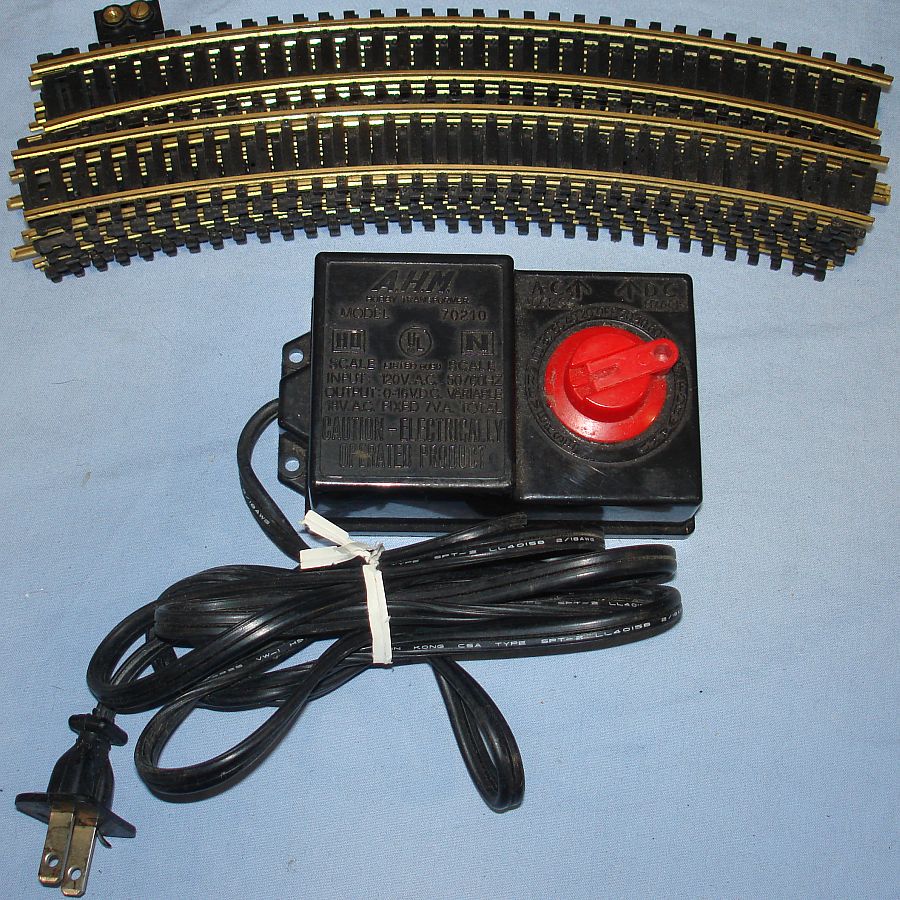AHM HO GAUGE MODEL RAILROAD CURVED TRAIN TRACK #70210 