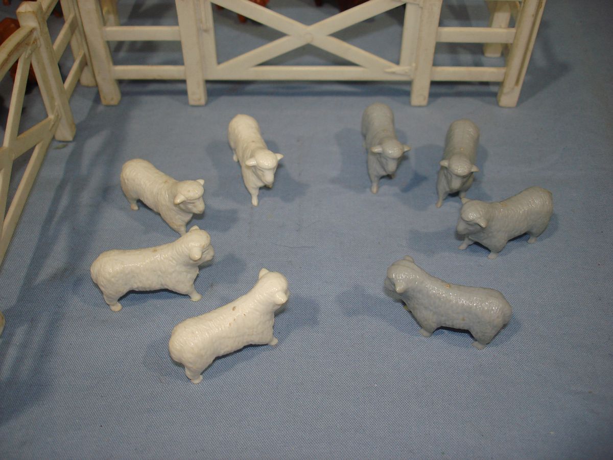 Vintage Bachmann Plasticville USA Barnyard Animal Set BY-4 8 Sheep 4 White 4 Grey