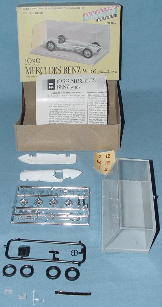 Renwal Collectors Showcase Series Mercedes Benz W163 Kit Contents