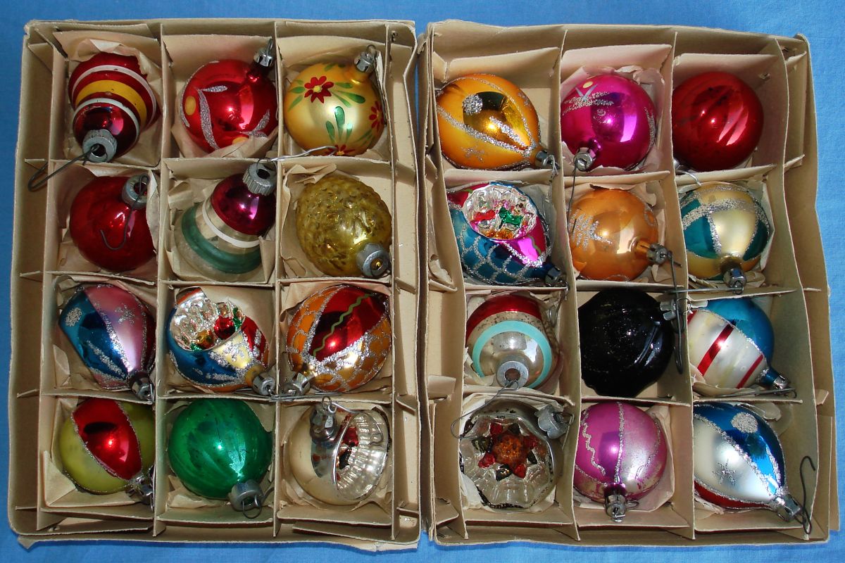 Vintage Fantasia Paragon Santa Land Glass Christmas Tree Ornaments Plastic Icicles Vintagetoys Com Item 273