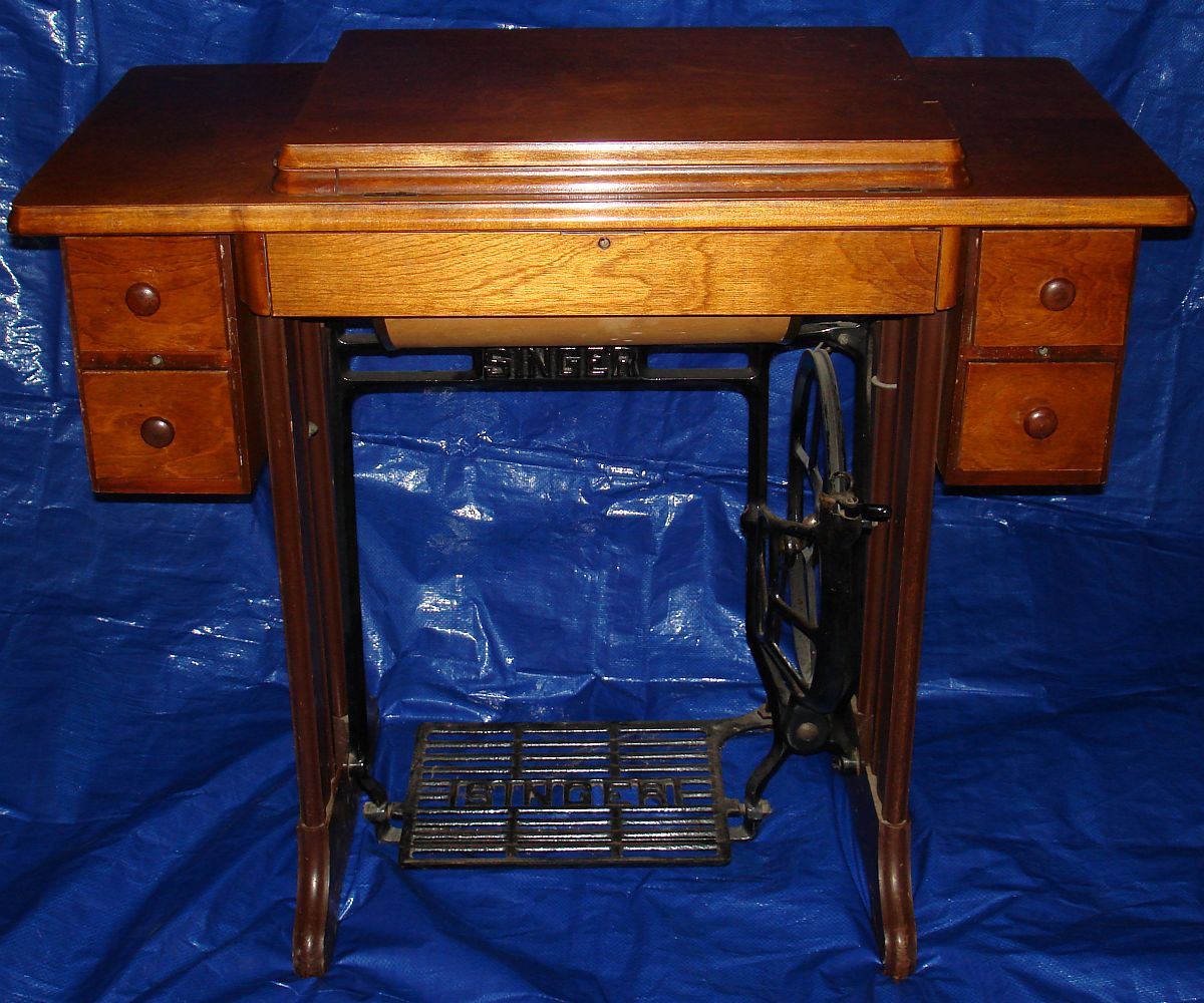 Vintage The Singer Manufacturing Company 1923 Sewing Machine AG035338 Five Drawer Cabinet