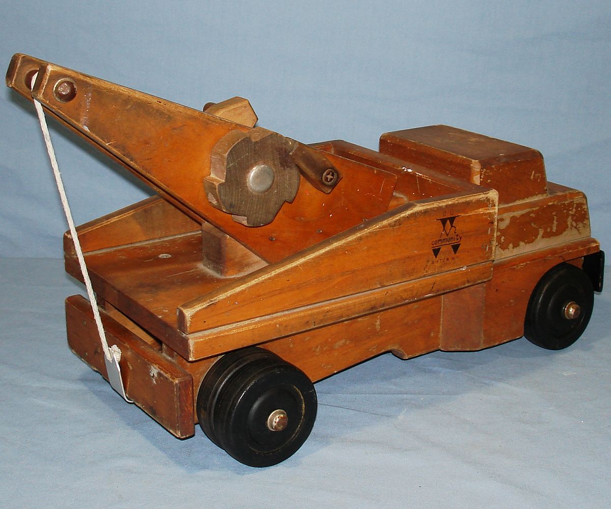 VINTAGE 1960`S COMMUNITY RIFTON NY WOOD TOW TRUCK (item 650)