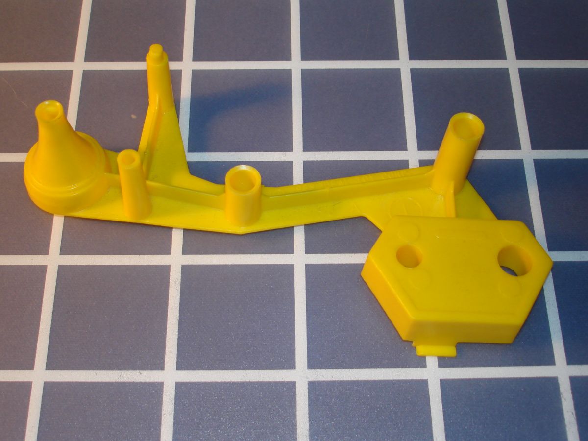 Ideal Mouse Trap Game Piece Yellow Base A