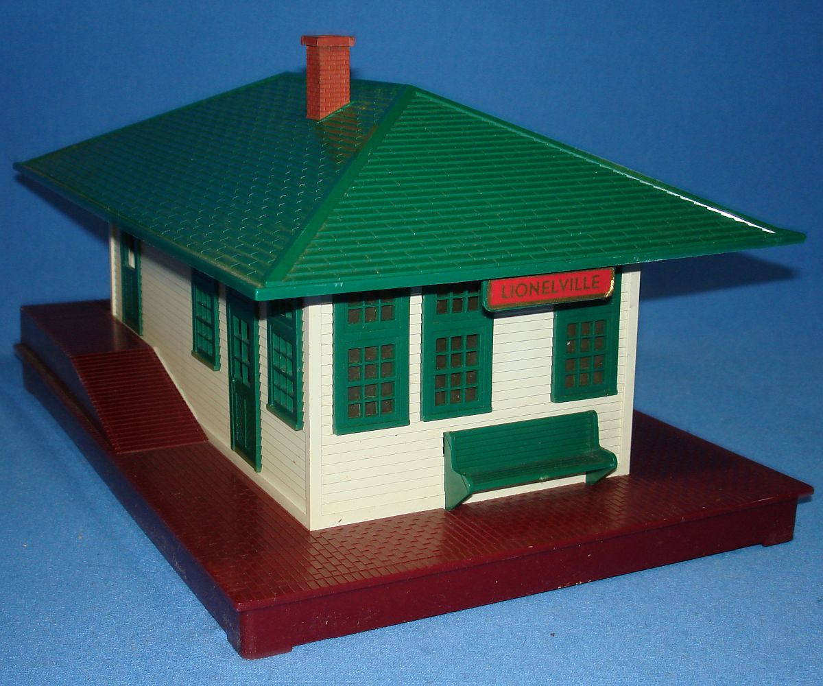 Vintage Lionel Corporation White Green Brown Lionelville Illuminated Train Station #132 Bench Vintage Lionel Corporation White Green Brown Lionelville Illuminated Train Station #132 Bench
