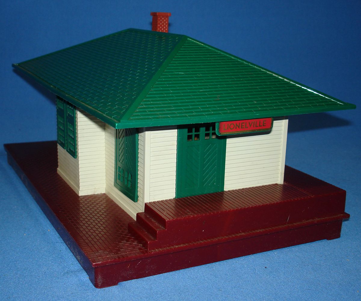 Vintage Lionel Corporation White Green Brown Lionelville Illuminated Train Station #132 Sign Vintage Lionel Corporation White Green Brown Lionelville Illuminated Train Station #132 Sign