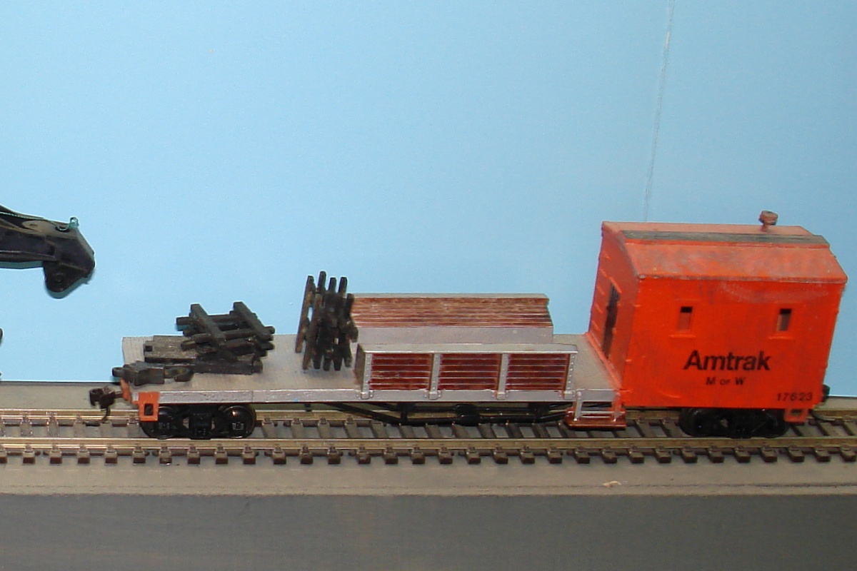 BACHMANN CUSTOM WEATHERED HO TRAIN LAYOUT AMTRAK 250 TON 