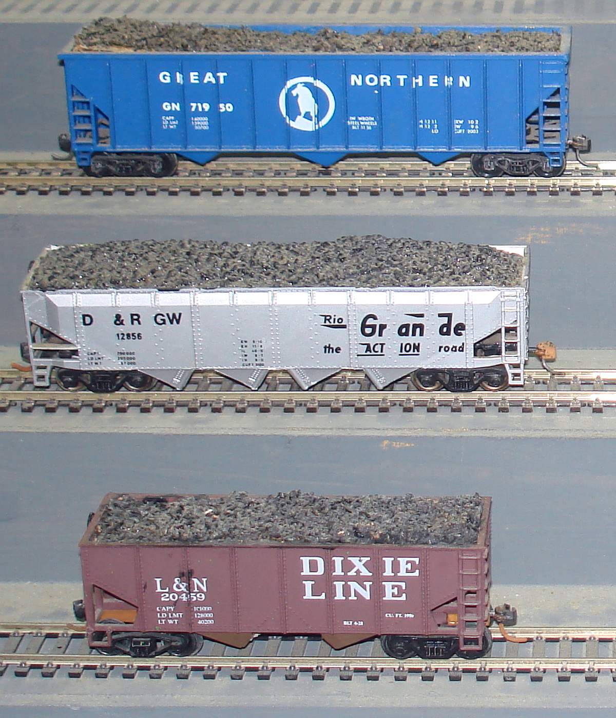 CUSTOM HO SCALE TRAIN LAYOUT WEATHERED OPEN HOPPER CAR 