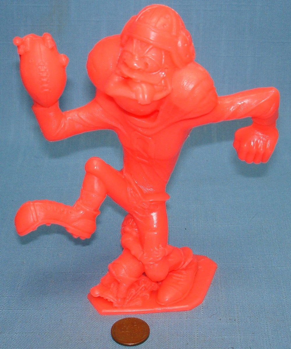 1963 Series 2 Mexico Marx Red Nutty Mads End Zone Football Player Red Version 1963 Series 2 Mexico Marx Red Nutty Mads End Zone Football Player Red Version