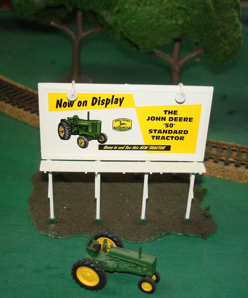Athearn HO Scale John Deere Series 50 Standard Tractor &amp; Billboard # 