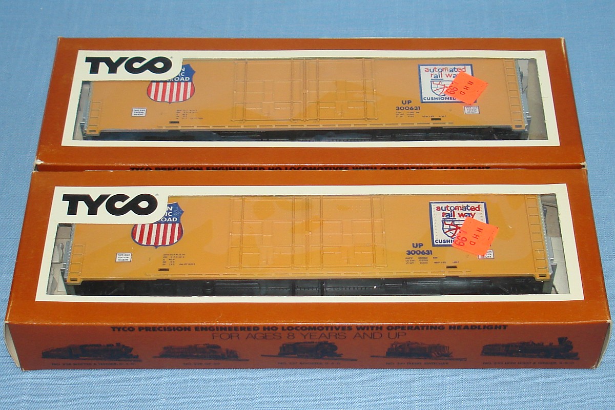 Vintage Tyco HO Electric Trains UP Union Pacific 61 Foot Hi Cube 300631 Box Cars #356A