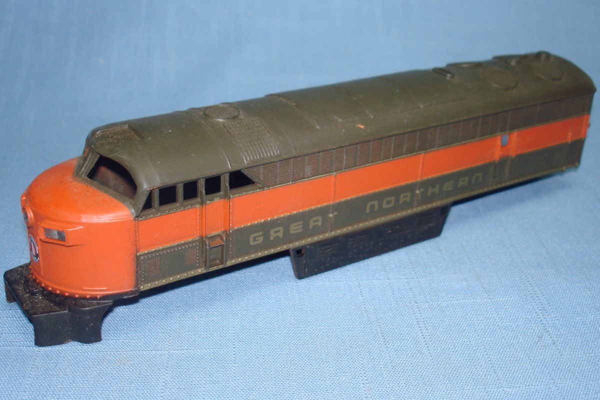 AHM Associated Hobby Manufacturers HO Scale Great Northern FM C-Liner Electric Diesel Locomotive Engine No Horns AHM Associated Hobby Manufacturers HO Scale Great Northern FM C-Liner Electric Diesel Locomotive Engine No Horns