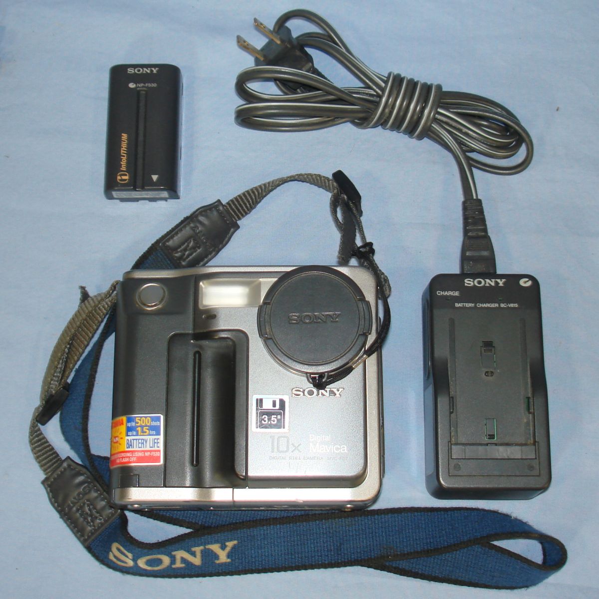 Sony Mavica 10X Floppy Disk Digital Still Camera MVC-FD7 Battery Charger & Strap Distance Meter Sony Mavica 10X Floppy Disk Digital Still Camera MVC-FD7 Battery Charger & Strap