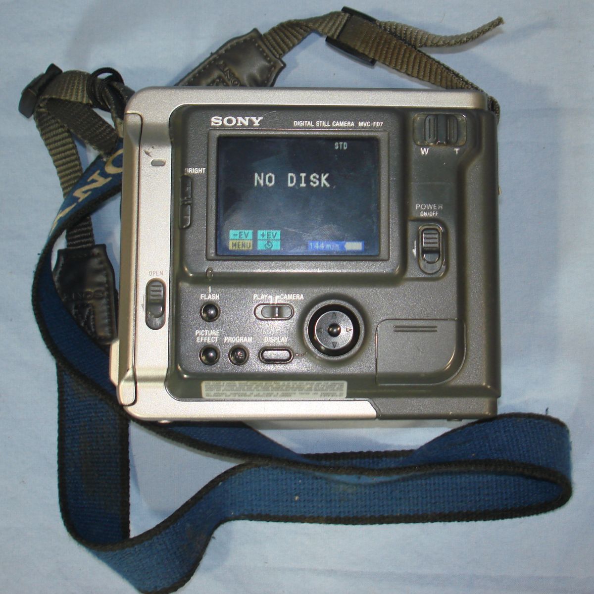Sony Mavica 10X Floppy Disk Digital Still Camera MVC-FD7 Battery Charger & Strap Distance Message Sony Mavica 10X Floppy Disk Digital Still Camera MVC-FD7 Battery Charger & Strap Distance Message