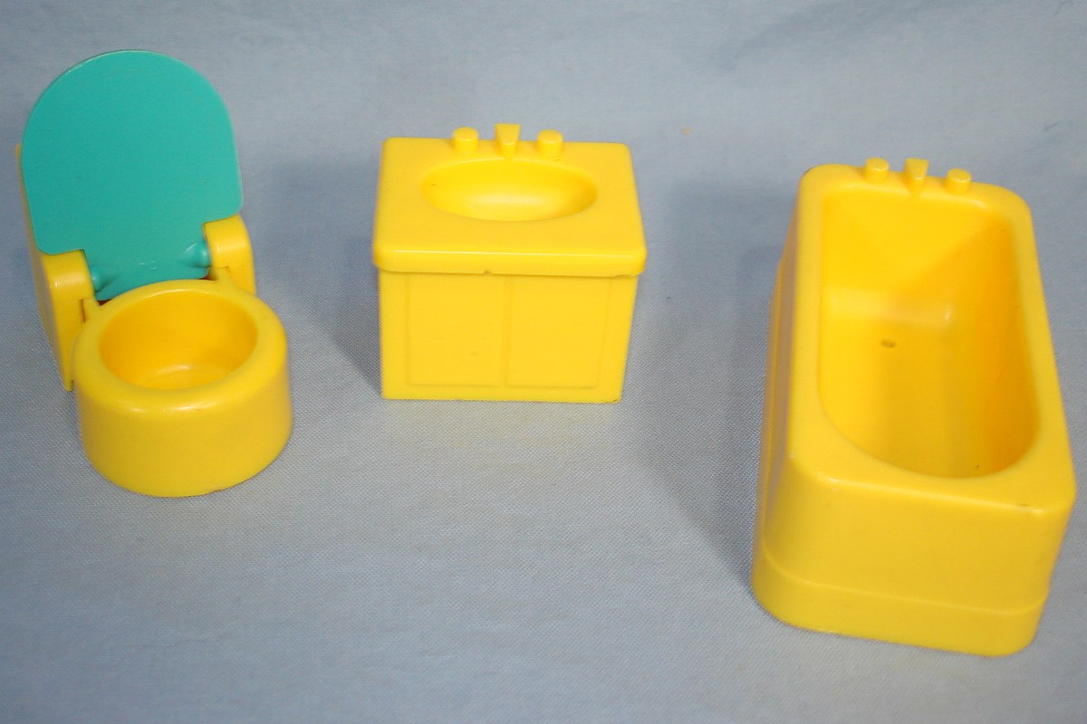 Vintage Fisher Price Toys #725 Bath & Utility Room Hinged Toilet Oval Sink Bathtub Vintage Fisher Price Toys #725 Bath & Utility Room Hinged Toilet Oval Sink Bathtub