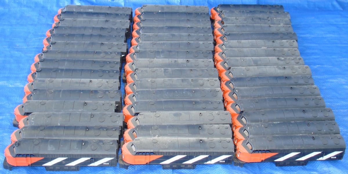 Ahm HO Model Railroad Tempo CN Canadian National HO Scale Diesel Locomotive Train Engine Shells #6536