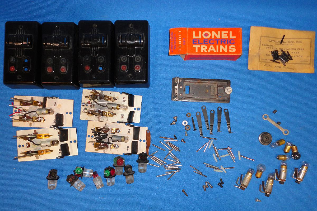 Lionel Trains Postwar 1121c Dual Controls Components Bakelite Boxes Track Pins GE53 Bulbs Lot Lionel Trains Postwar 1121c Dual Controls Components Bakelite Boxes Track Pins GE53 Bulbs Lot