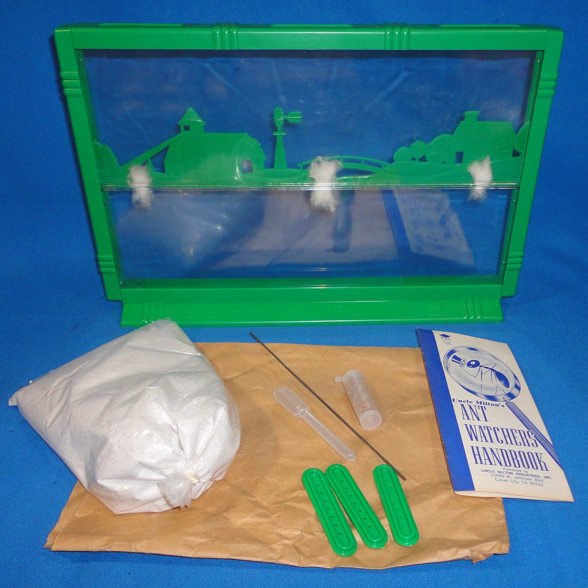 Uncle Miltons Giant Ant Farm Clear Plastic Green Frame Unbreakable Escape Proof Contents Uncle Miltons Giant Ant Farm Clear Plastic Green Frame Unbreakable Escape Proof Contents