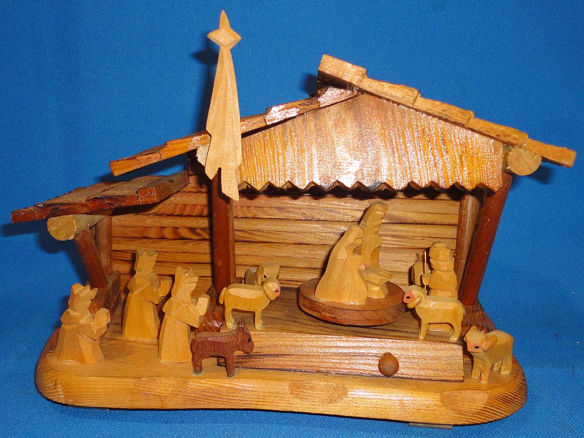 Vintage Christmas Manger Hand Carved Wood Music Box Love Story Where Do I Begin? Theme Vintage Christmas Manger Hand Carved Wood Music Box Love Story Where Do I Begin? Theme