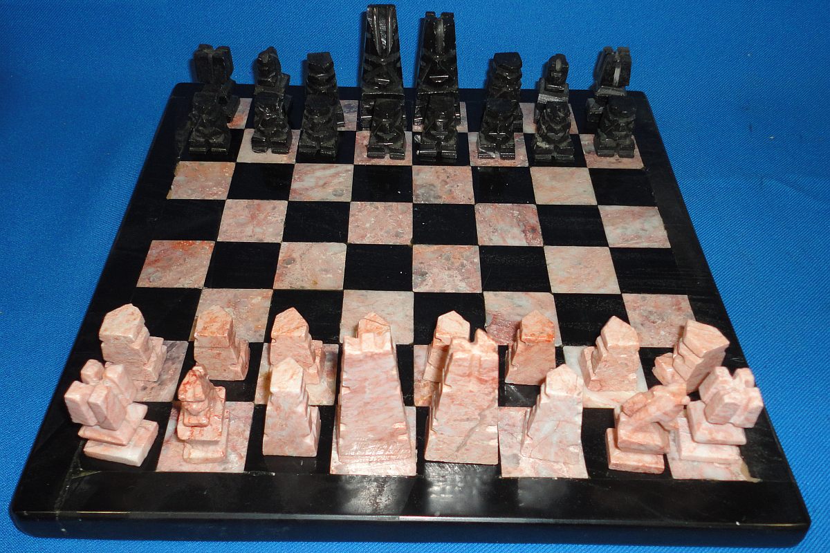 Mexican Marble Black Onyx Hand Carved Chess King Queen Bishop Knight Rook Pawn Vintagetoys Com Item 30760