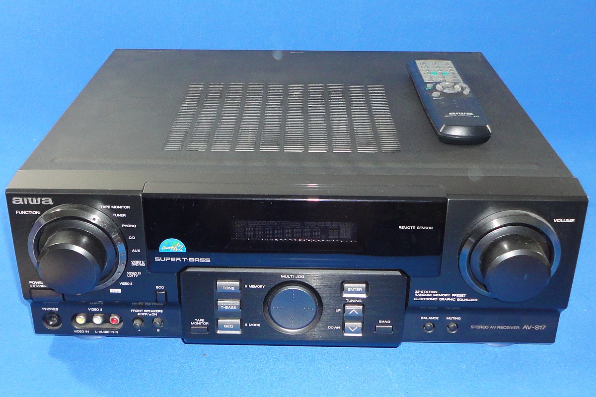 AIWA AVS17 SUPERTBASS TUNER 32 STATION ELECTRONIC GRAPHIC EQUILIZER