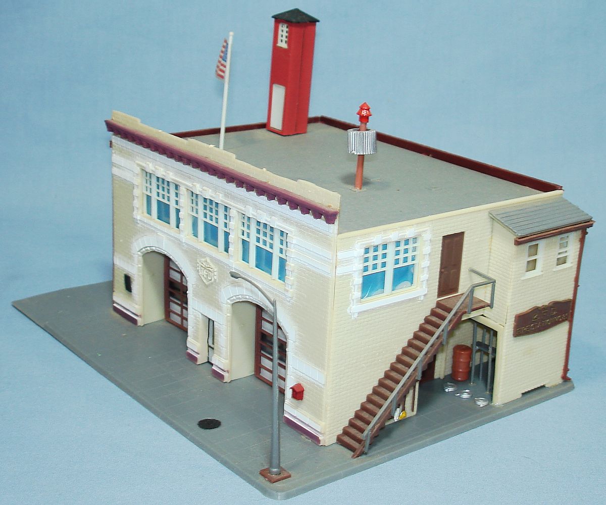 Vintage Life-Like HO Model Railroad Train Layout BFD Baltimore Fire Department Engine House Kit #Unknown