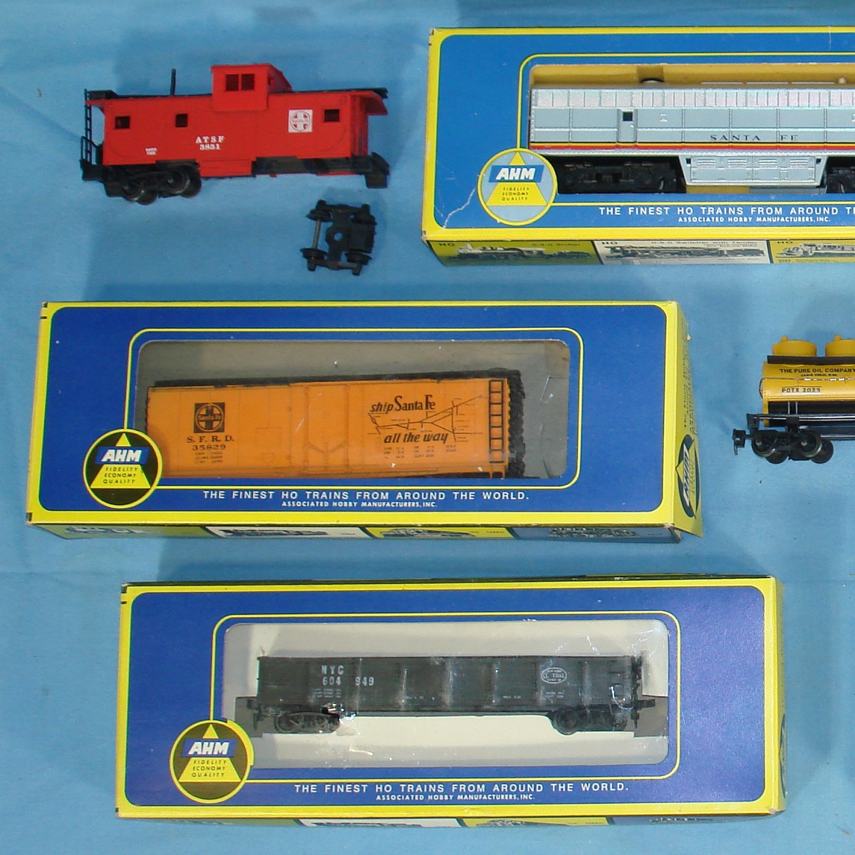 AHM Associated Hobby Manufacturers Santa Fe Diesel Freight Train Set A & B Units