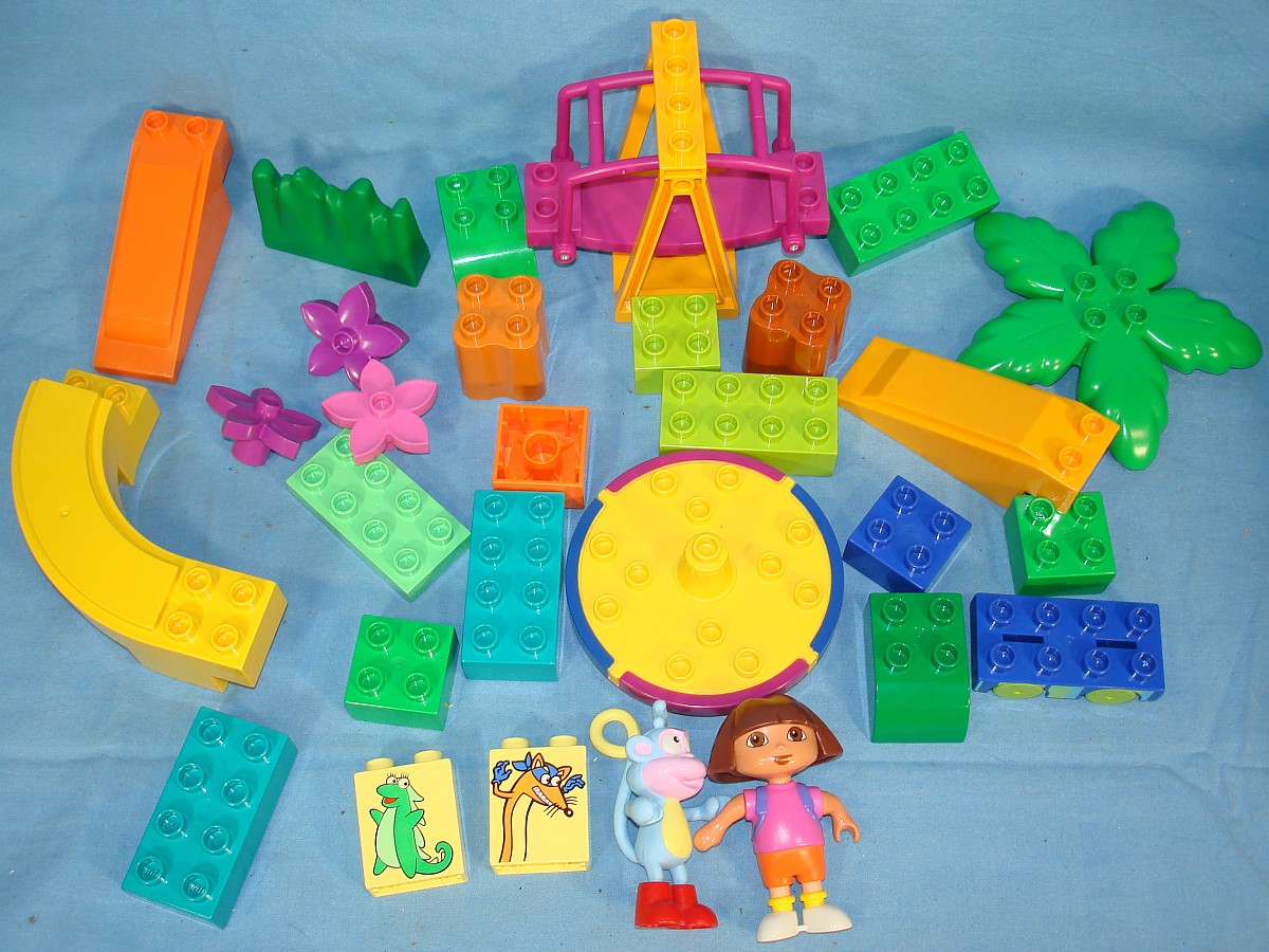 lego duplo dora the explorer