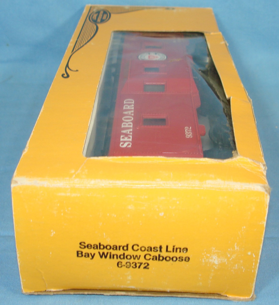 Lionel O27 Electric Trains Rolling Stock #9372 Seaboard Coast Line Bay Window Caboose Box Lionel O27 Electric Trains Rolling Stock #9372 Seaboard Coast Line Bay Window Caboose Box