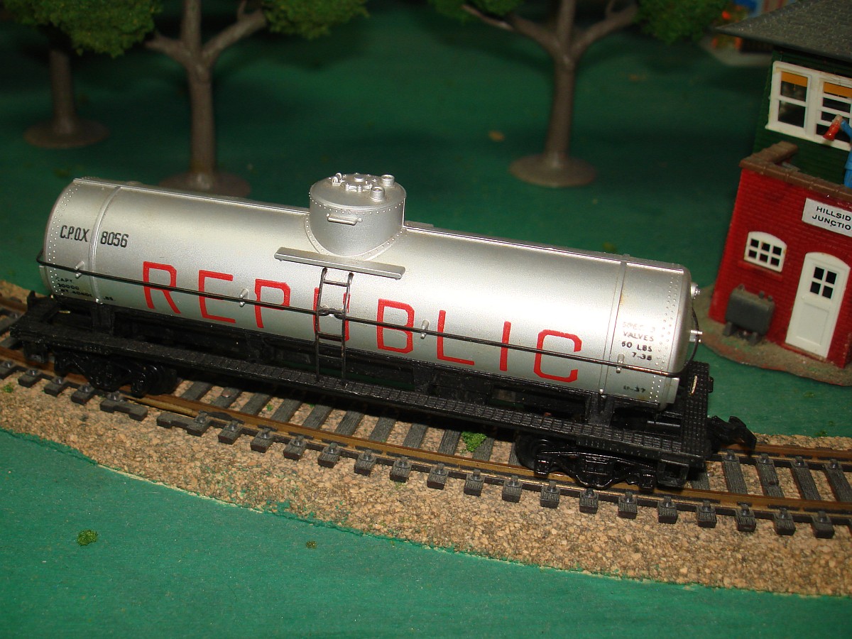 Mantua HO Gauge 40 Foot Single Dome Model Train Tank Car Republic CPOX 8056