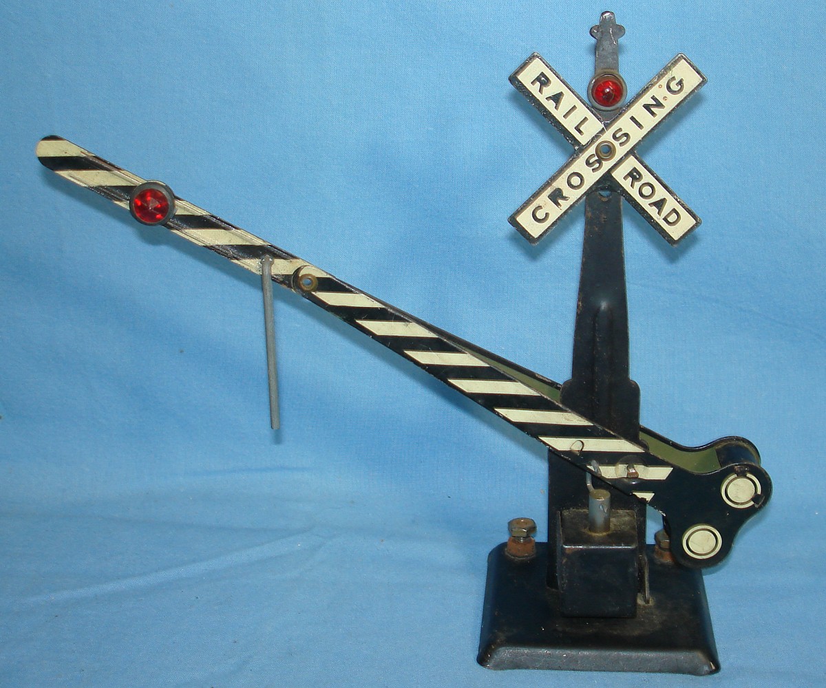 MARX MARLINES 438 METAL AUTOMATIC RAILROAD CROSSING GATE 