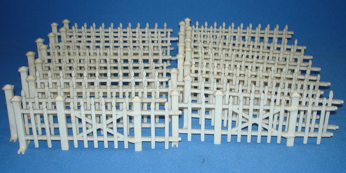 Plasticville U.S.A. Vintage O-Gauge White Gate #1-C Picket Fence & Gates Plasticville U.S.A. Vintage O-Gauge White Gate #1-C Picket Fence & Gates