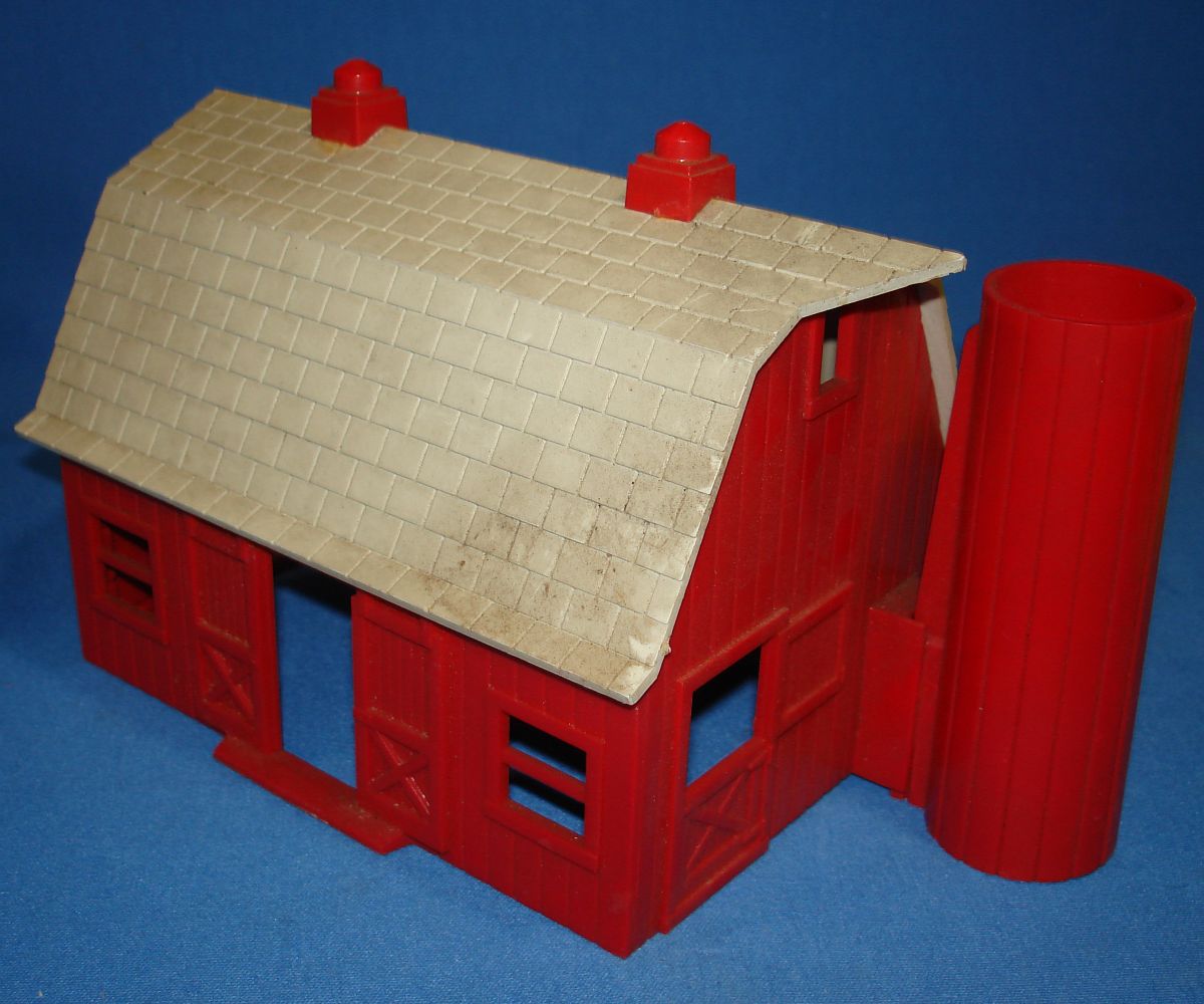 PLASTICVILLE USA VINTAGE OGAUGE TRAIN SCENERY WHITE RED BARN
