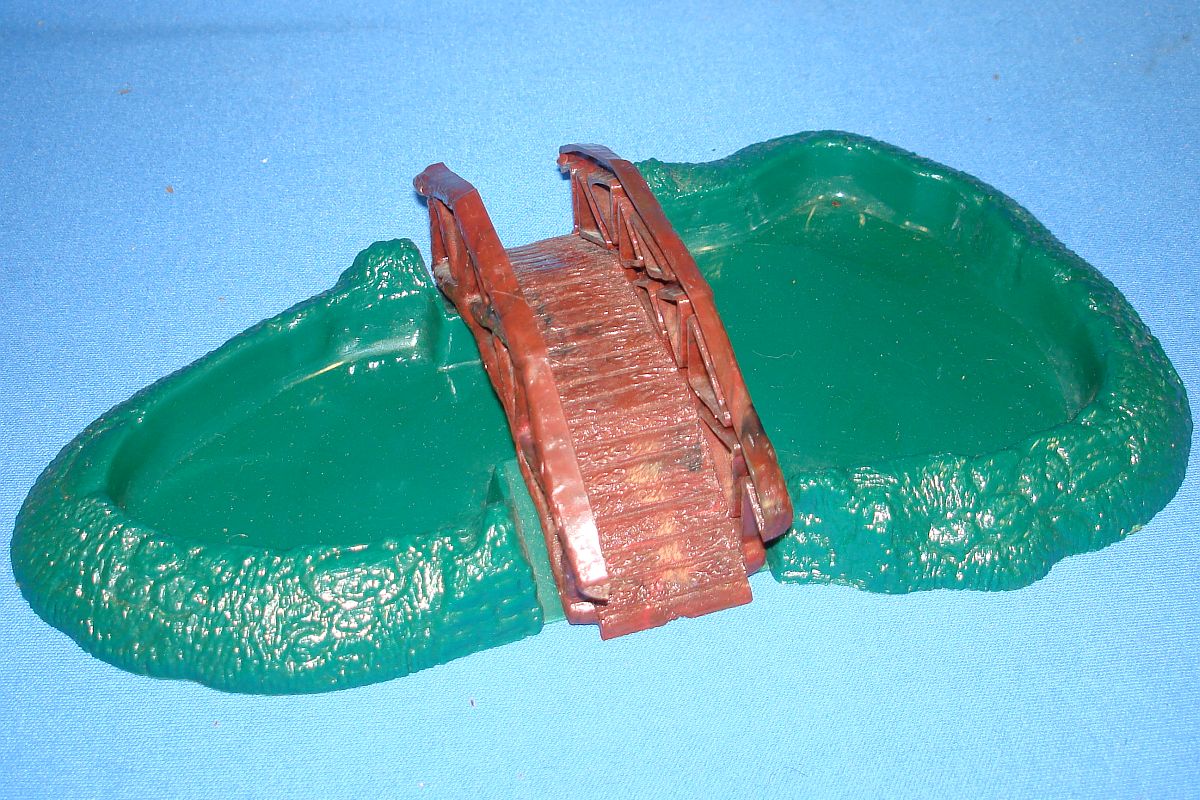 Plasticville U.S.A. Vintage O-Gauge Brown Bridge Medium Green Pond Unit BL-2 Plasticville U.S.A. Vintage O-Gauge Brown Bridge Medium Green Pond Unit BL-2