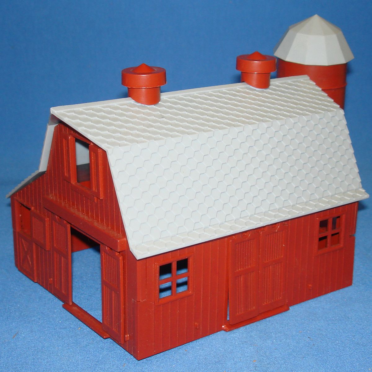 Plasticville U.S.A. Vintage O-Gauge Gray Tuscan Dairy Barn Roof 1622 Plasticville U.S.A. Vintage O-Gauge Gray Tuscan Dairy Barn Roof 1622