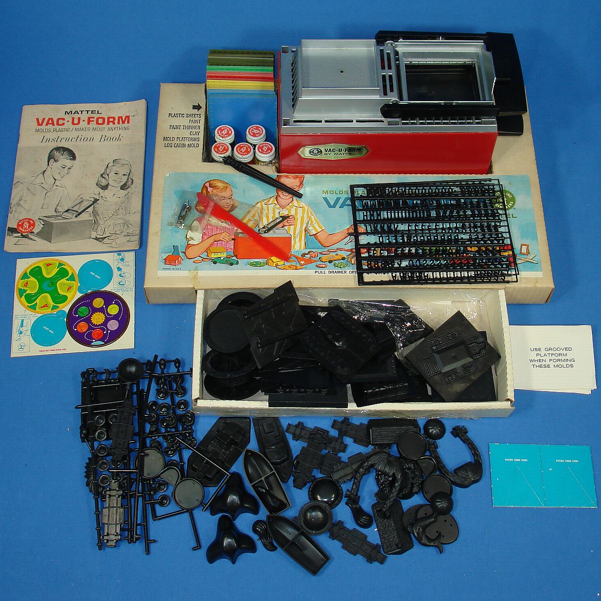 MATTEL_VAC-U-FORM_TOY_MAKERS_422_MOLDS_PLASTIC_MAKES_MOST_ANYTHING_BOX_CONTENTS.JPG