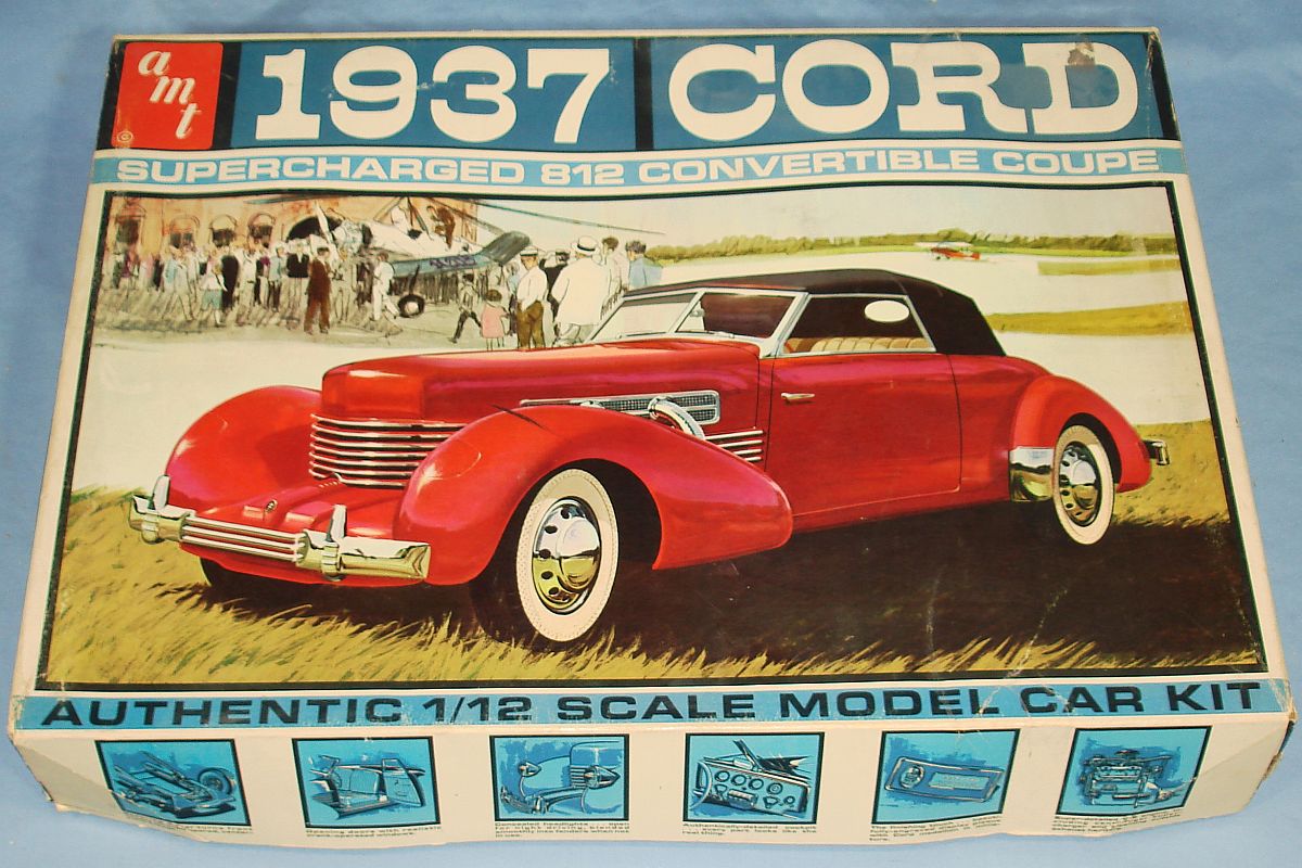 1956 Ford Victoria Plastic Model Car Kit in 1/25 Scale