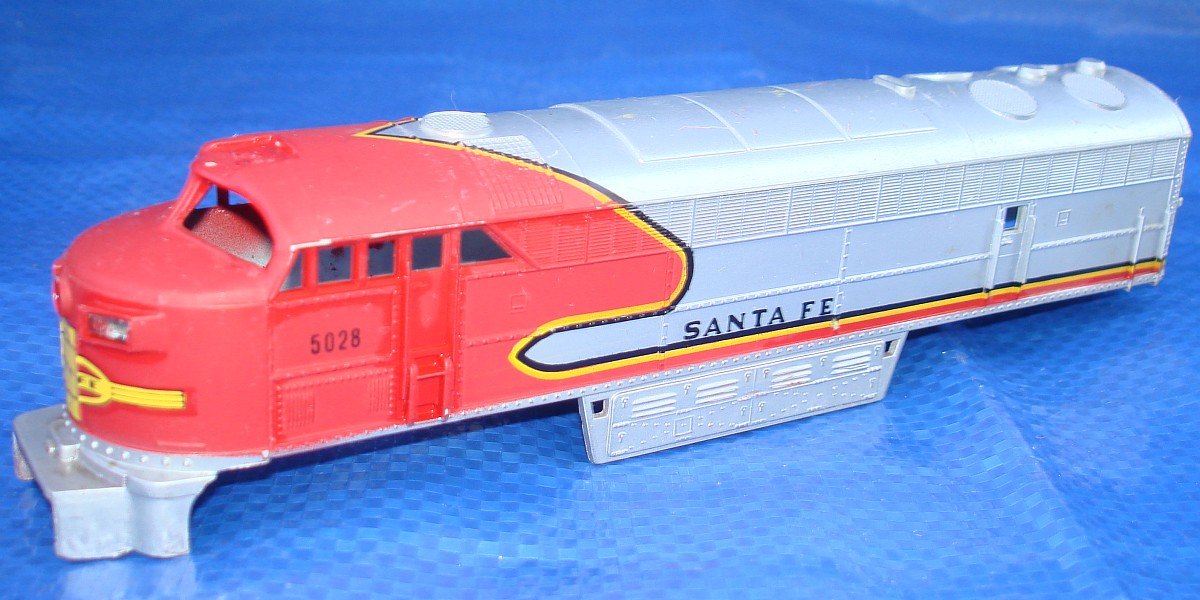AHM HO SCALE SANTA FE 5028 CLINER DIESEL ELECTRIC RAILWAY